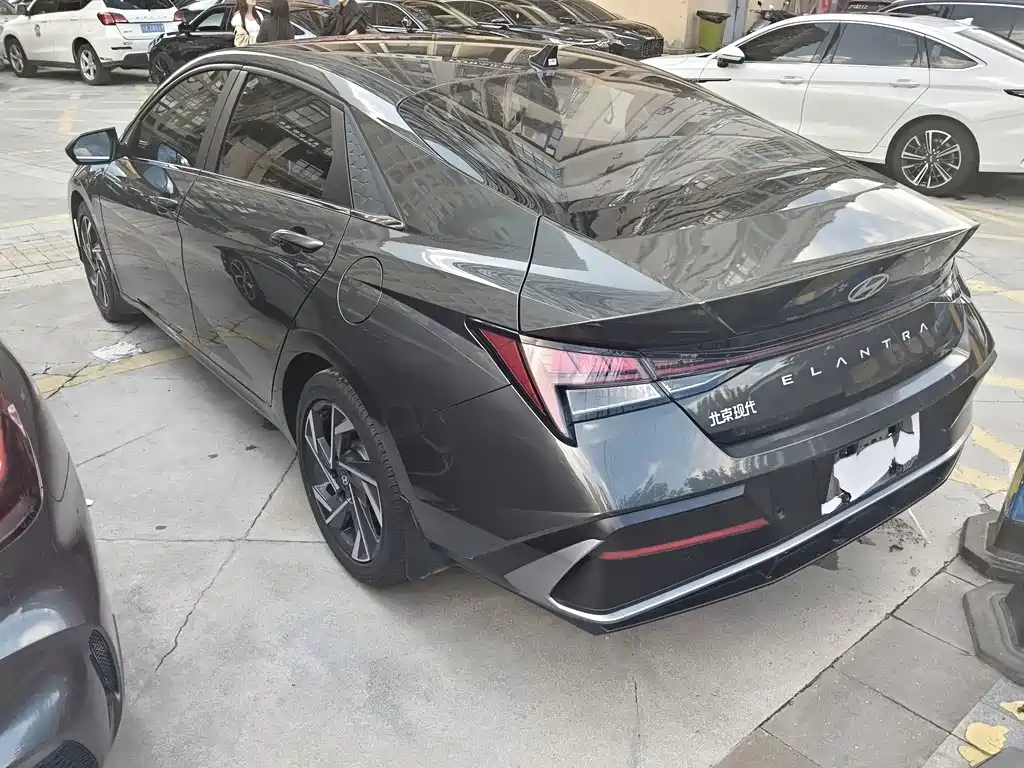 Hyundai Elantra — миниатюра 16