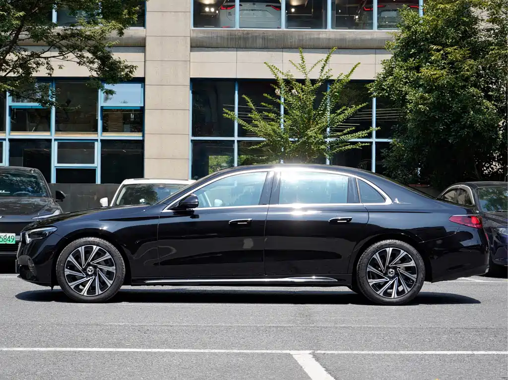 Mercedes-Benz E-Class — миниатюра 3