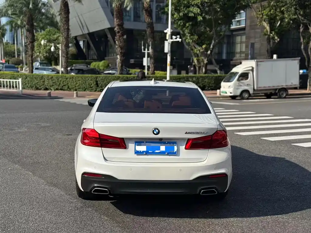 BMW 5 Series — миниатюра 8