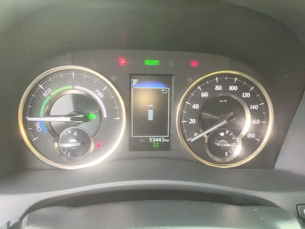 Toyota Alphard — миниатюра 12