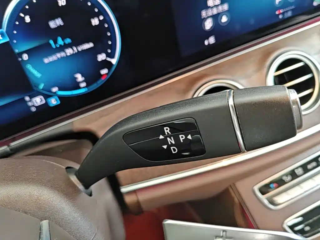 Mercedes-Benz E-Class — миниатюра 14