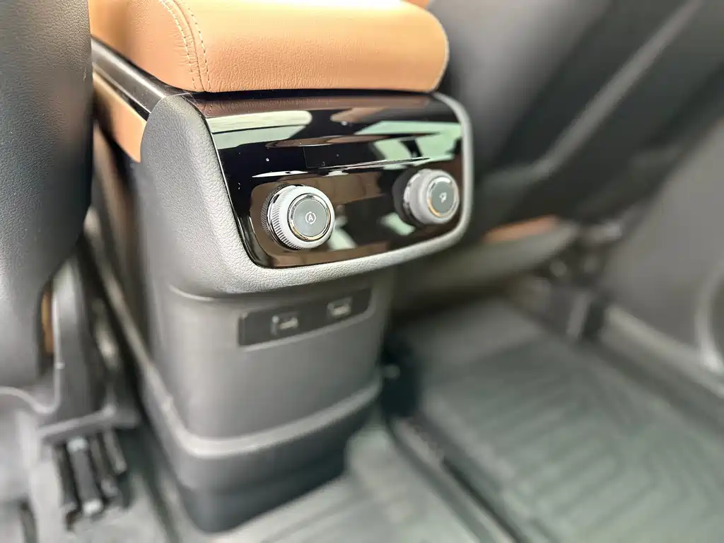 NIO ES8 — миниатюра 13