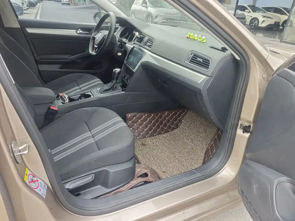 Volkswagen Lamando — миниатюра 8