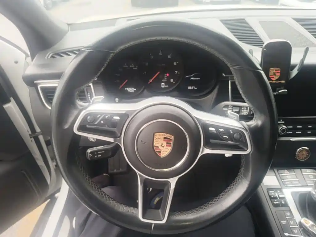 Porsche Macan — миниатюра 11