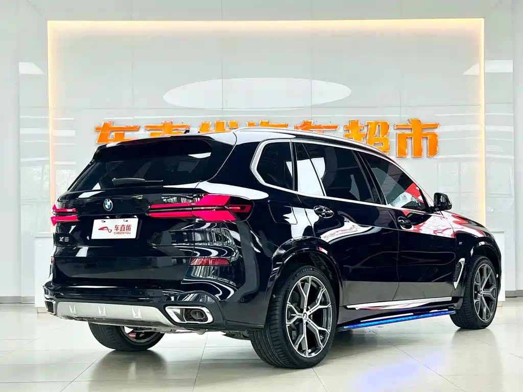 BMW X5 2023 xDrive 30Li Premium M Sport