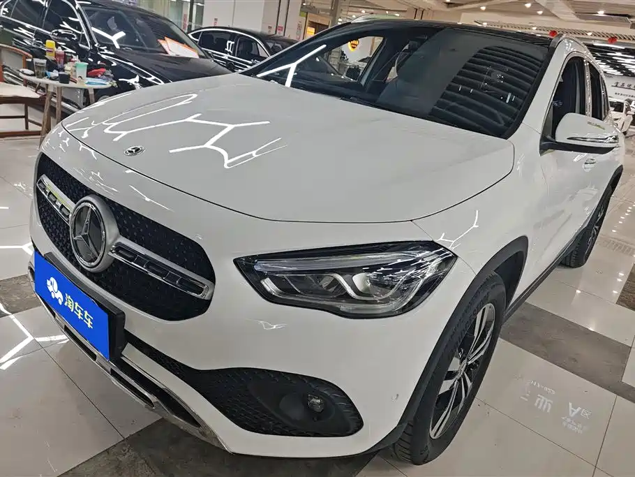 MERCEDES-BENZ GLA