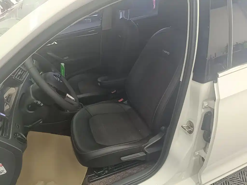 Skoda Rapid Spaceback — миниатюра 15