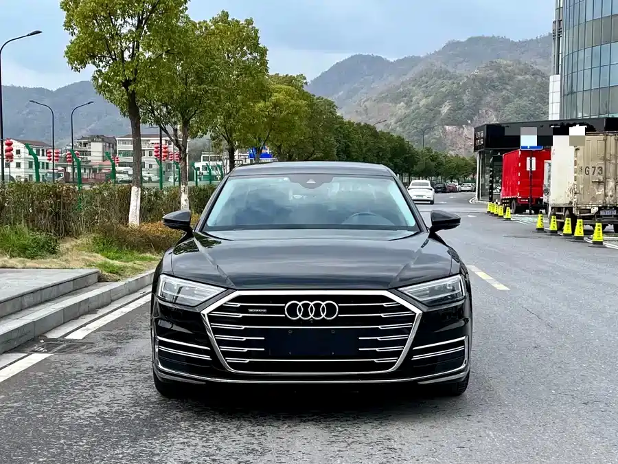 AUDI A8