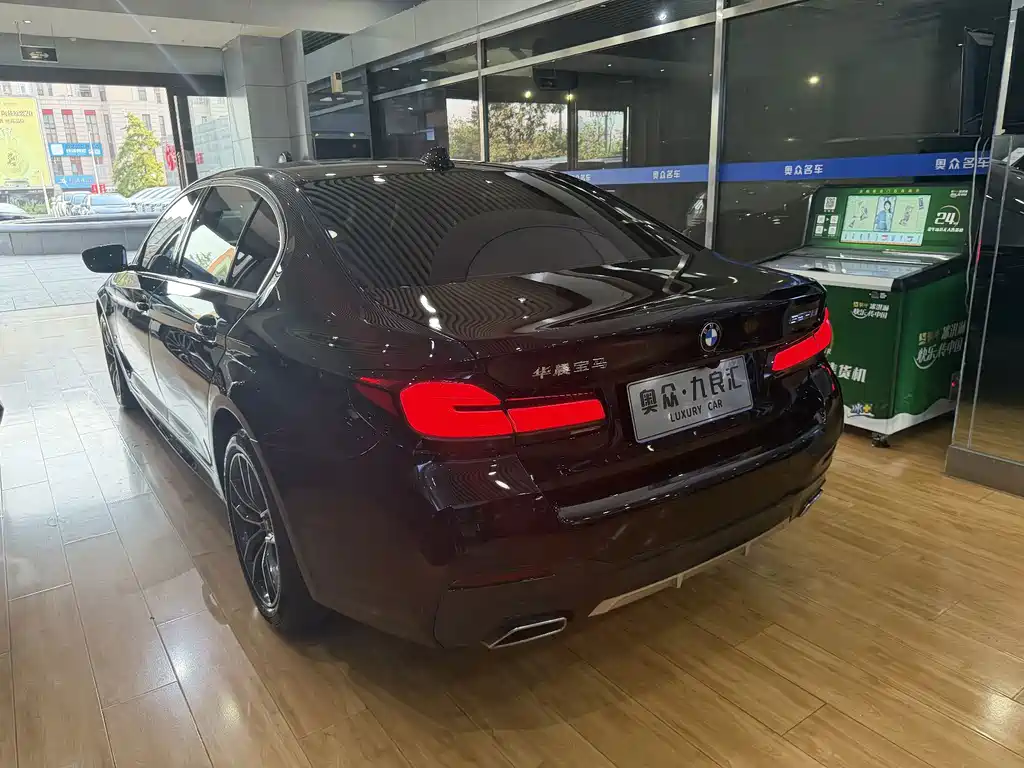 BMW 5 Series — миниатюра 13