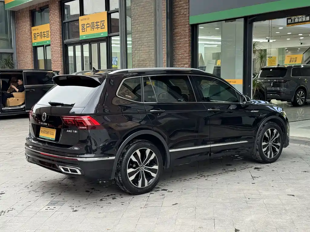 Volkswagen Tiguan L L 2022 330TSI AT R-Line
