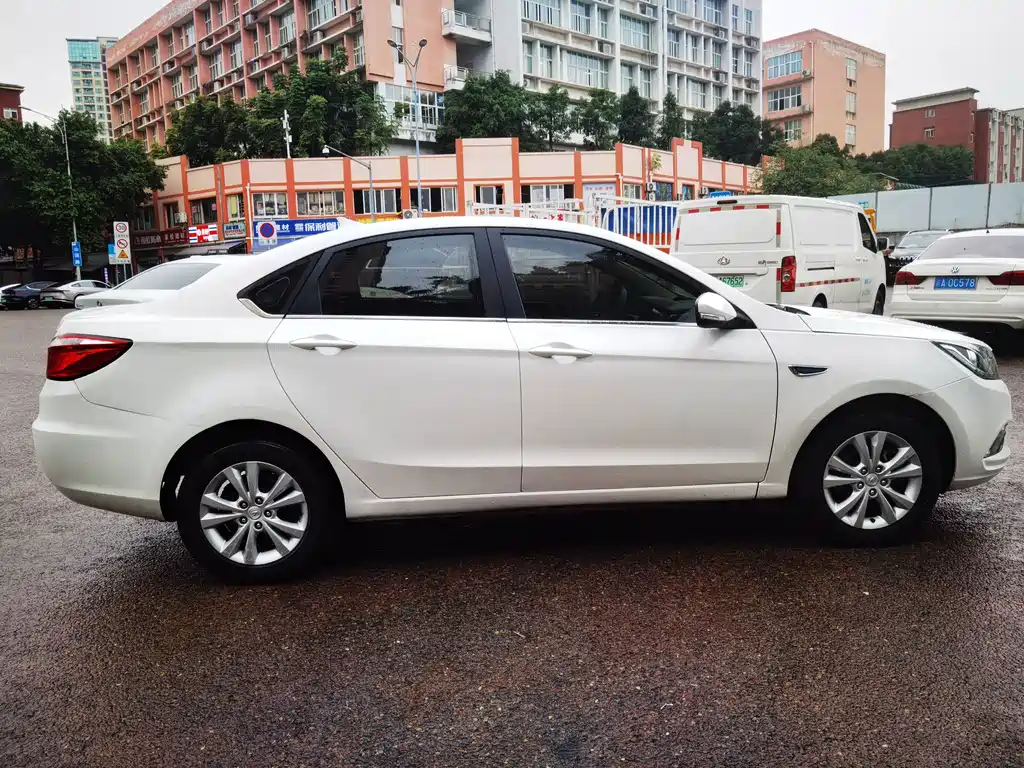 Changan Eado New Energy — миниатюра 4