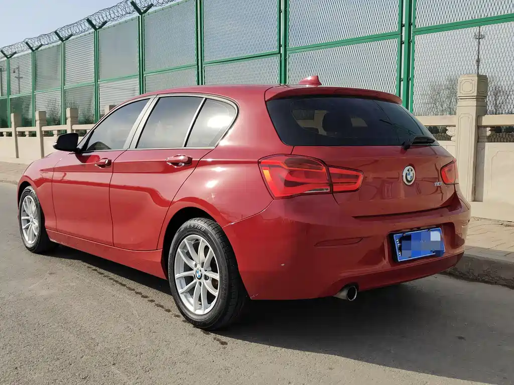 BMW 1 SERIES