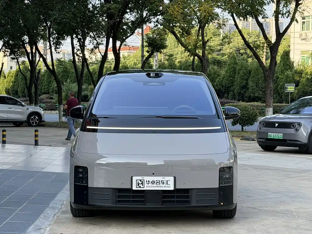 Li Auto Li MEGA — миниатюра 2