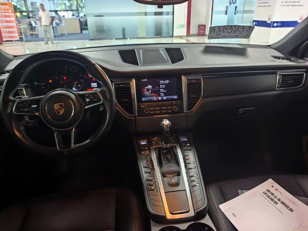 Porsche Macan — миниатюра 7