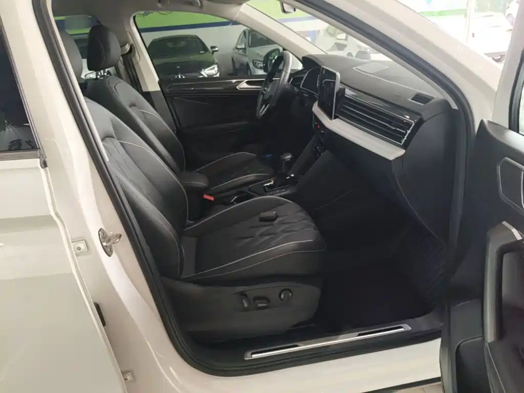 Volkswagen Tiguan L — миниатюра 25