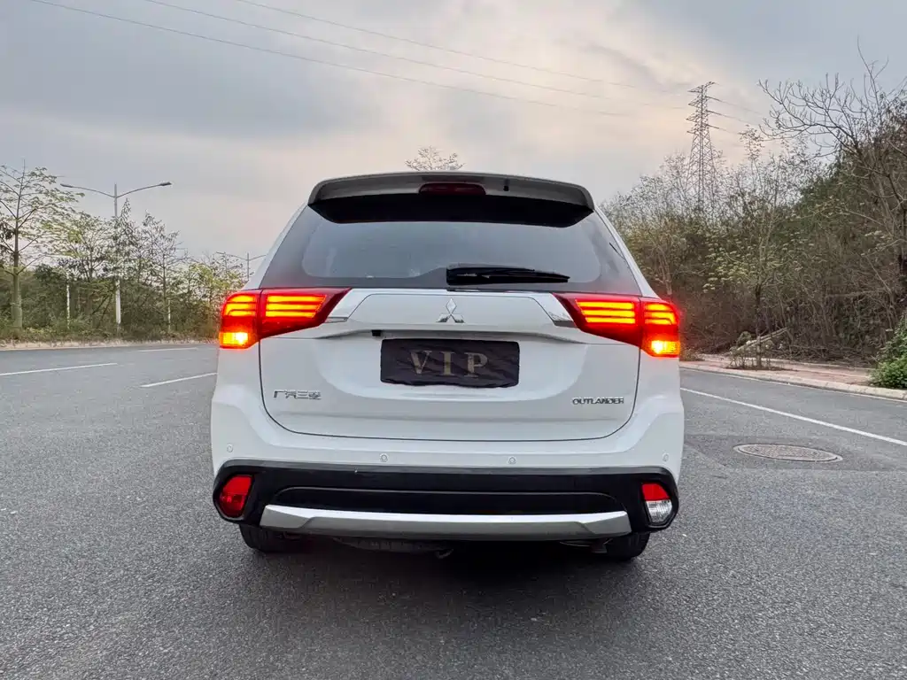 MITSUBISHI OUTLANDER