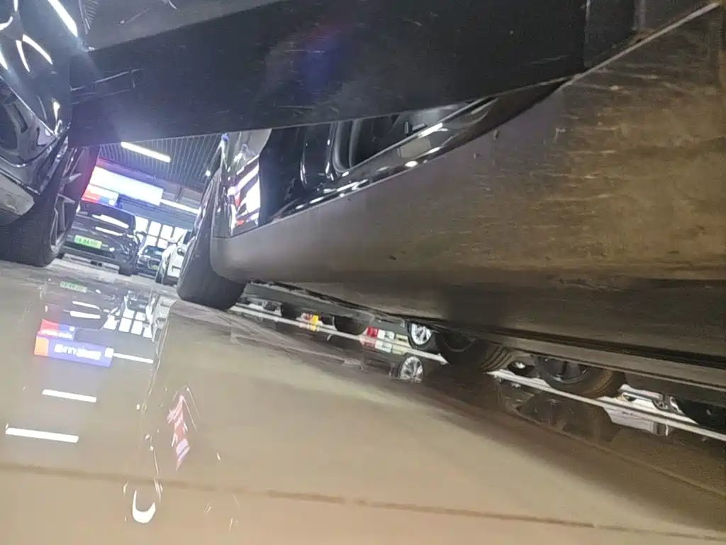 Tesla Model Y — миниатюра 21