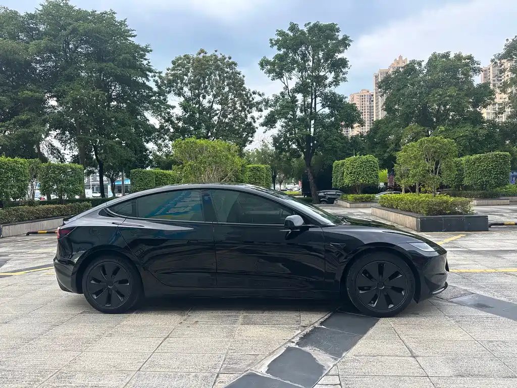 Tesla Model 3 — миниатюра 13