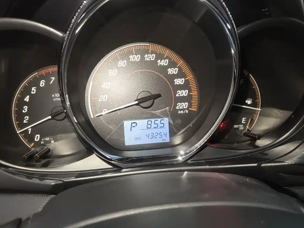 Toyota Yaris L — миниатюра 12