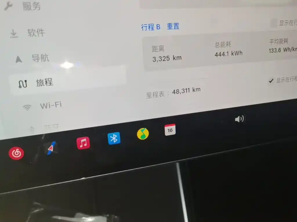 Tesla Model Y — миниатюра 12