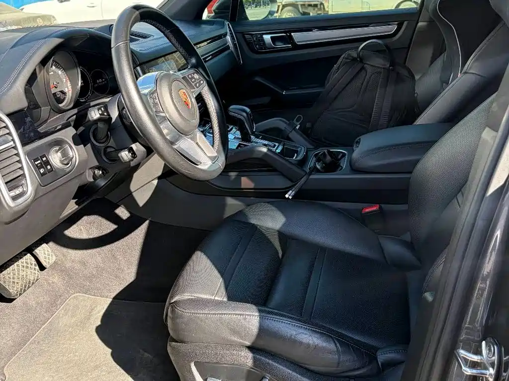 Porsche Cayenne — миниатюра 6