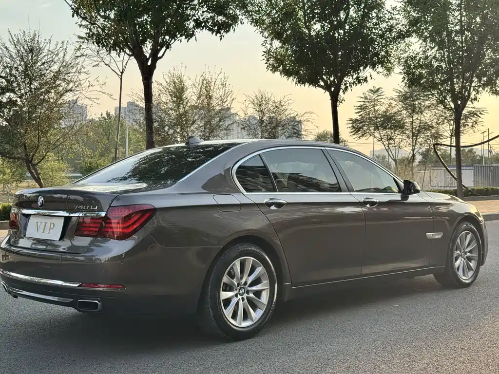 BMW 7 Series — миниатюра 4