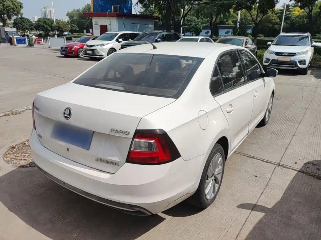 Skoda Rapid — миниатюра 7