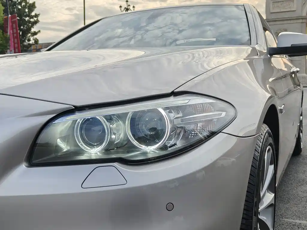 BMW 5 Series — миниатюра 11