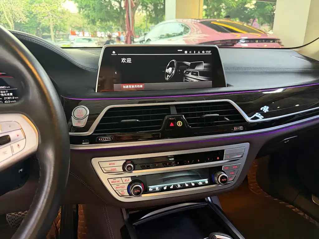 BMW 7 Series — миниатюра 6