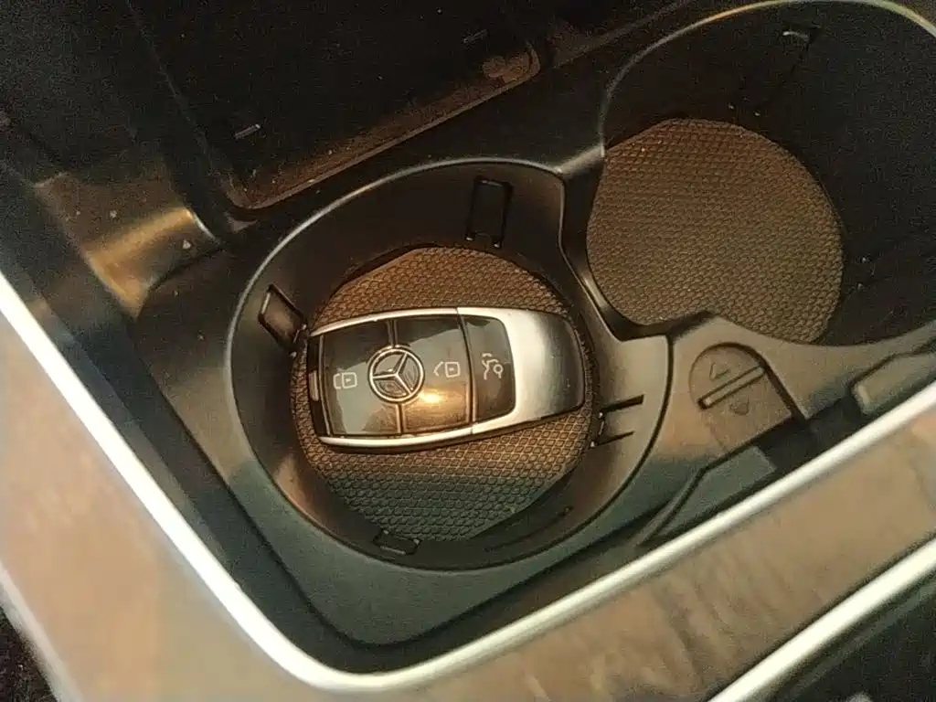 Mercedes-Benz E-Class — миниатюра 9