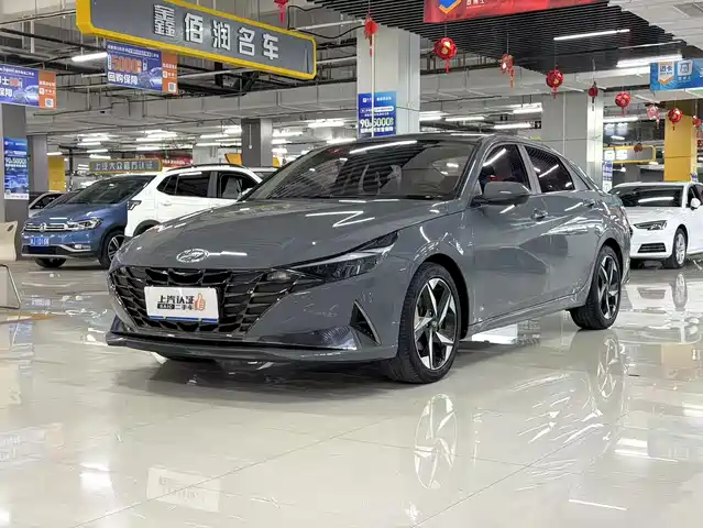 HYUNDAI ELANTRA