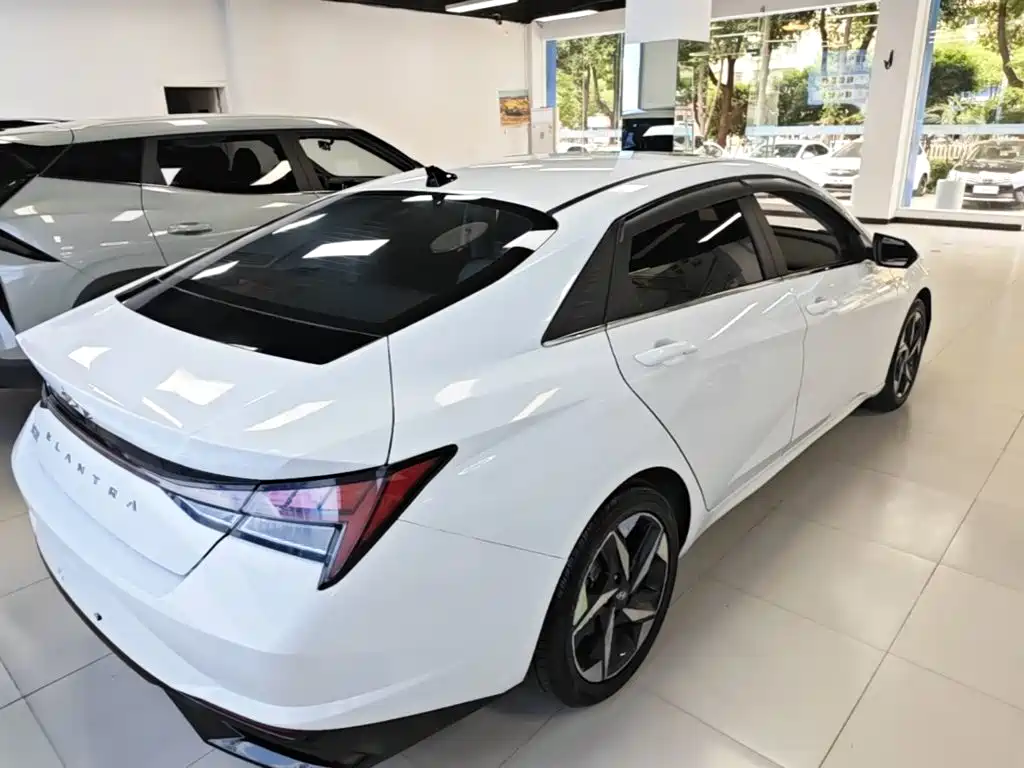 Hyundai Elantra — миниатюра 7