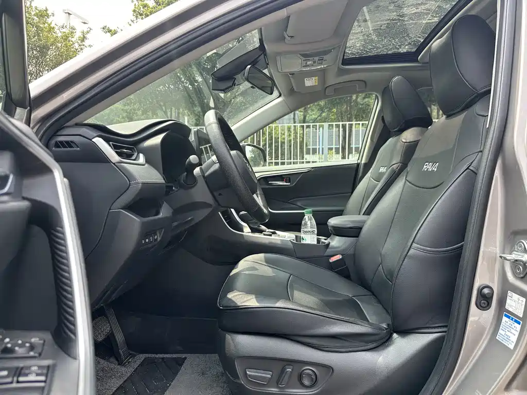 Toyota RAV4 — миниатюра 17