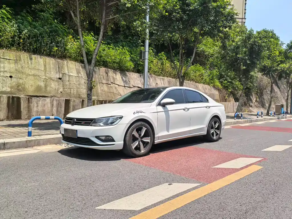 Volkswagen Lamando 2015 330TSI DSG Luxury
