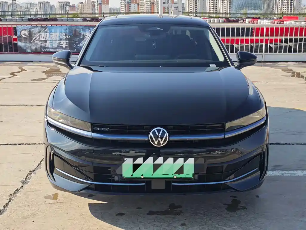 Volkswagen Magotan PHEV — миниатюра 2