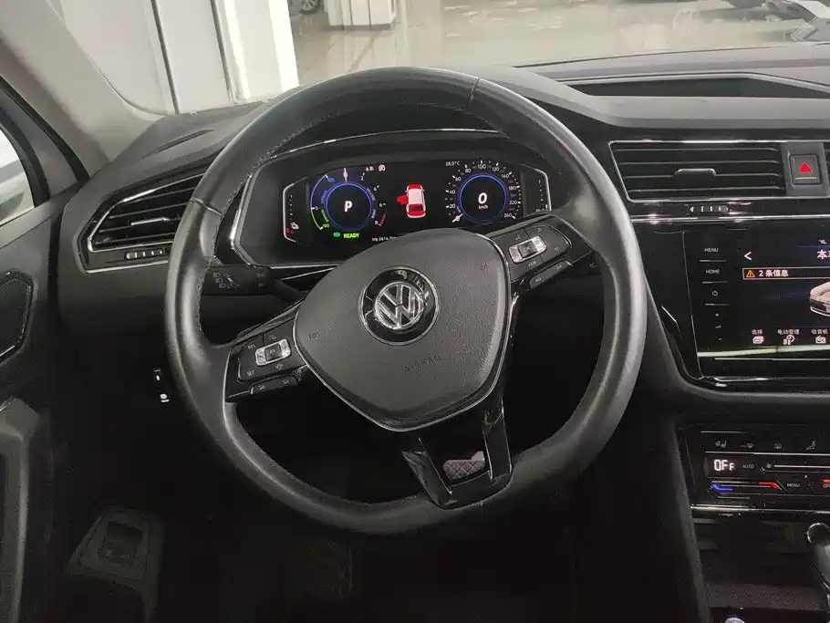 Volkswagen Tiguan L PHEV — миниатюра 15