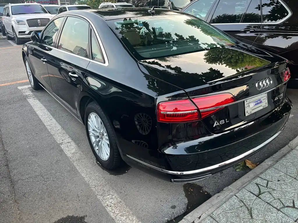 Audi A8 — миниатюра 5