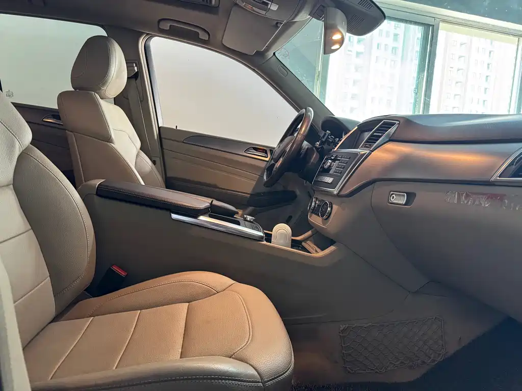 Mercedes-Benz M-Class — миниатюра 10