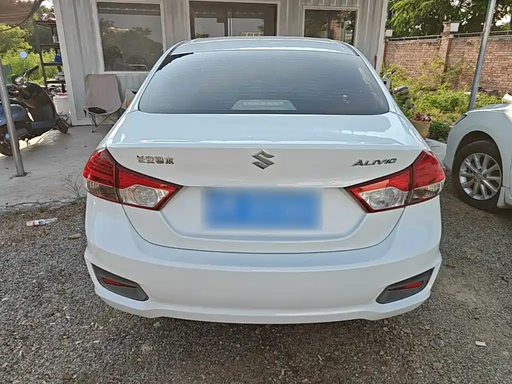 Suzuki Alivio — миниатюра 6