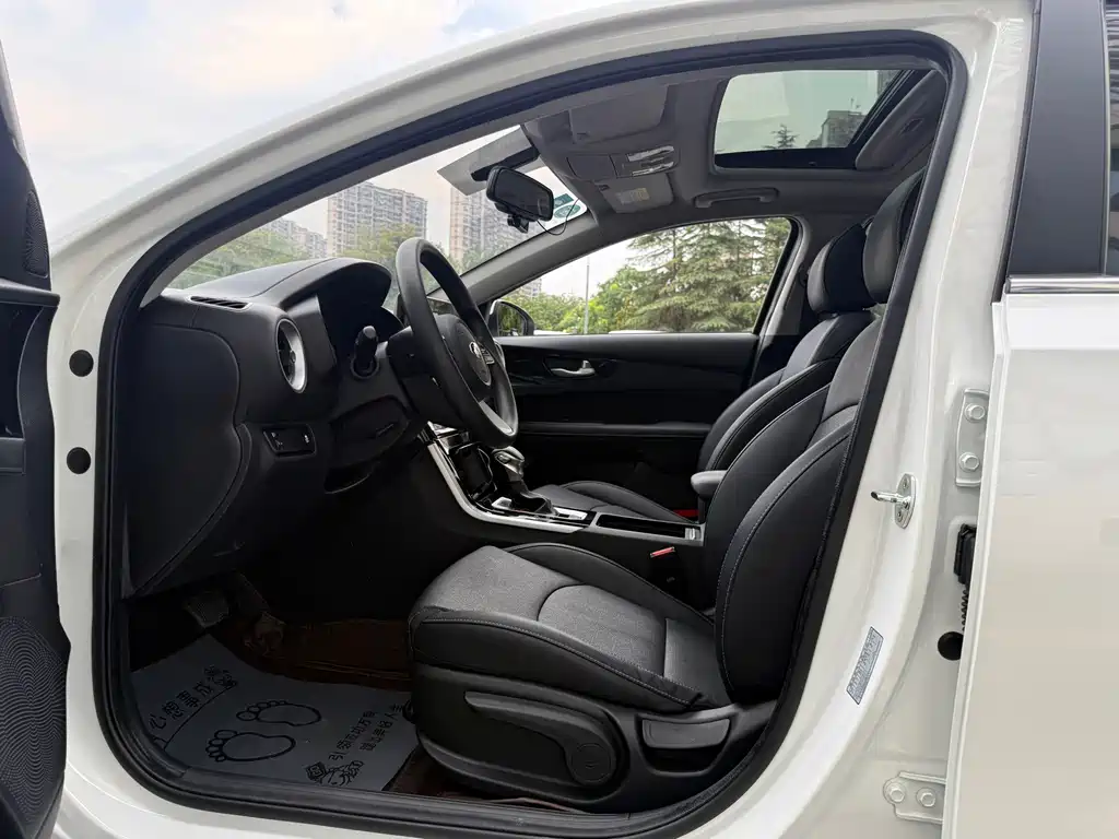 Kia K3 — миниатюра 10