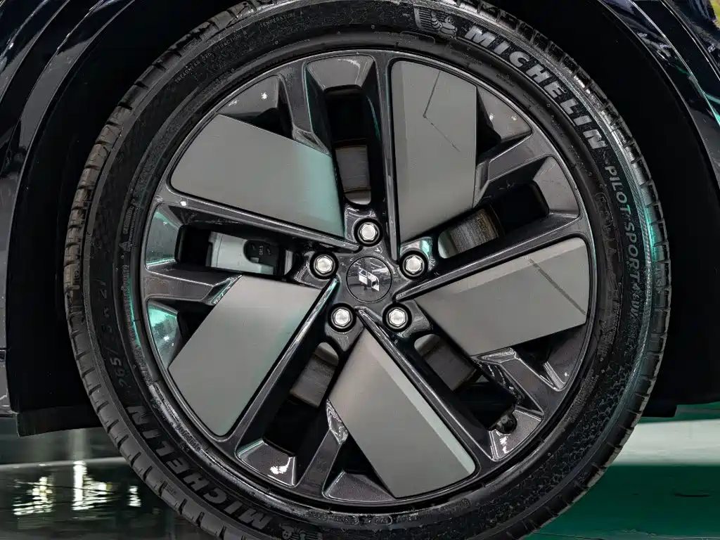 Li Auto Li L8 — миниатюра 7