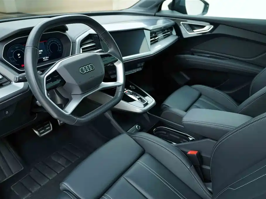 AUDI Q4 E TRON