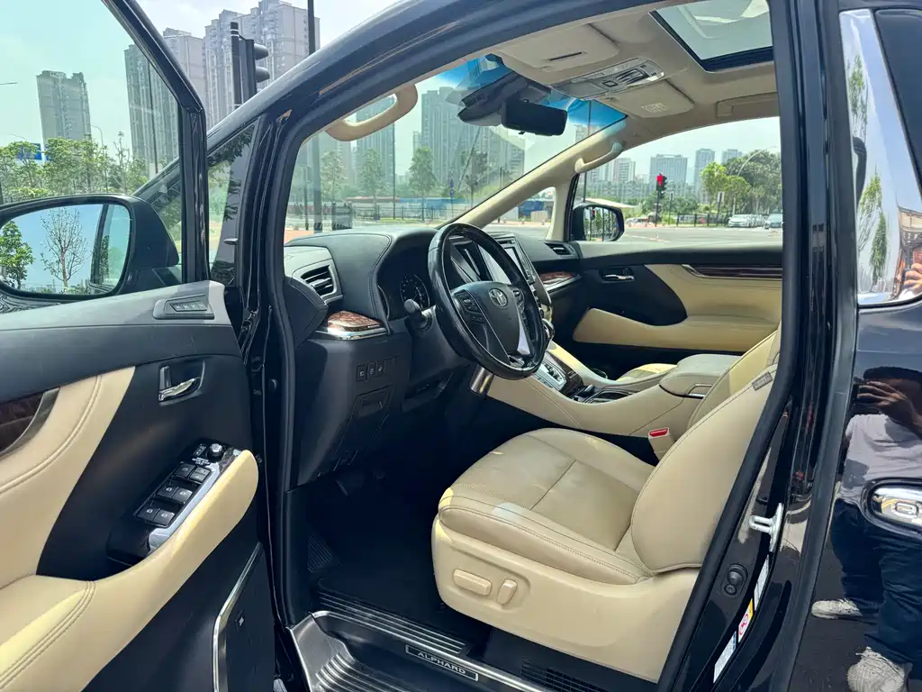 Toyota Alphard 2020 2.5L Luxury