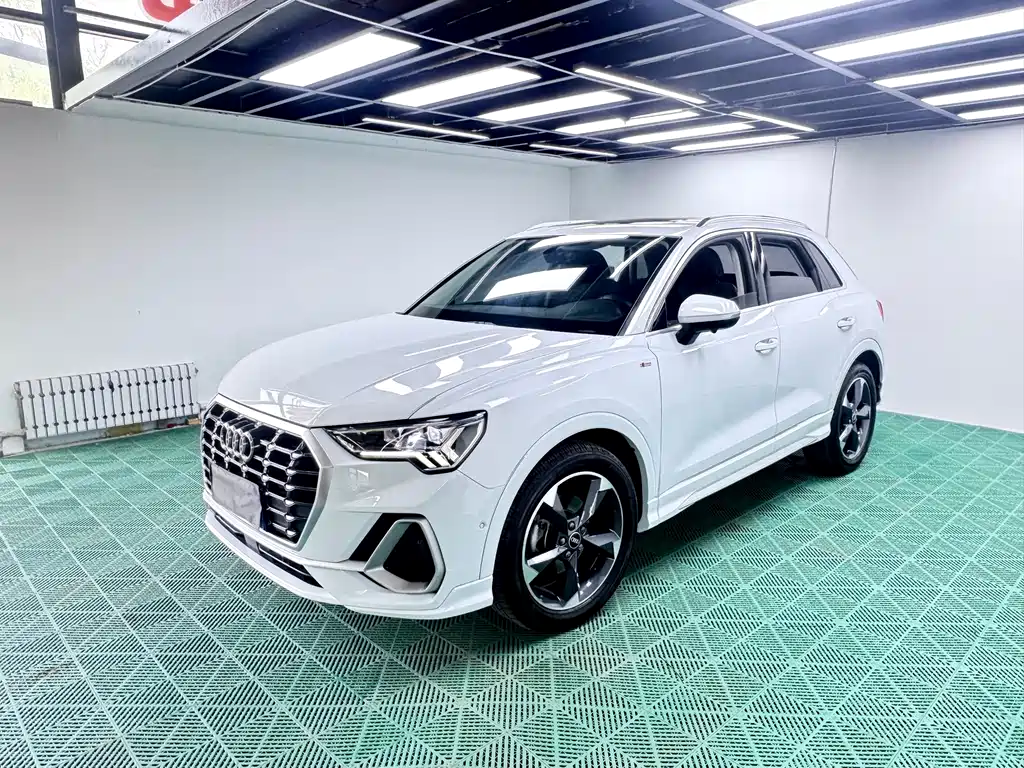 Купить Audi Q3