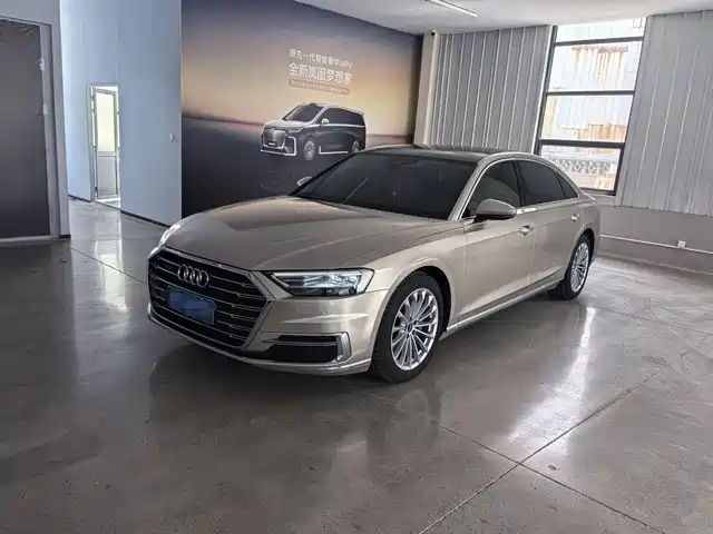 AUDI  A8