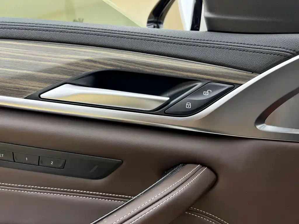 BMW 5 Series — миниатюра 11