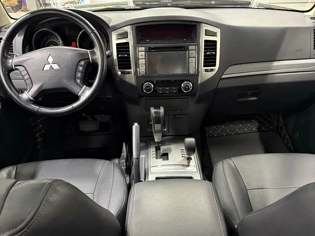 Mitsubishi Pajero (Import) — миниатюра 13