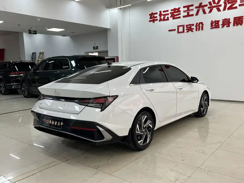 Hyundai Elantra — миниатюра 12