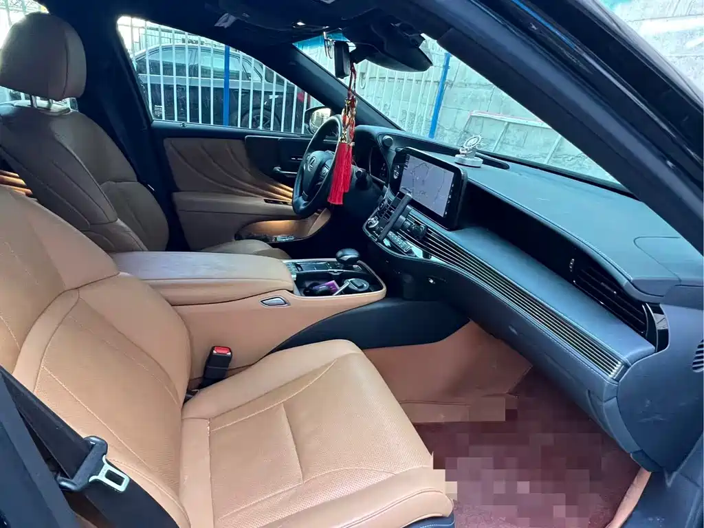 Lexus LS 2023 500h