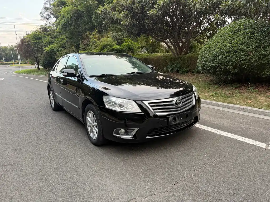 Toyota Camry — миниатюра 3